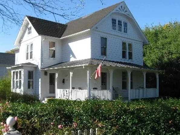 https://photos.zillowstatic.com/fp/19c72c404b7c80ca40dd9a68a6272bf5-p_e.webp