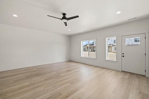 3rd image of 4621 King Ave W