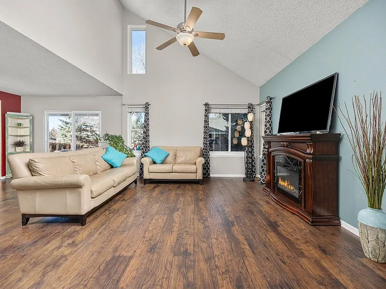 387 Oak Ln — Photo 6