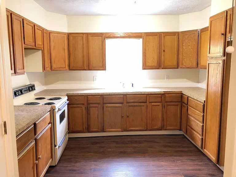 528 N Grandview St — Photo 2