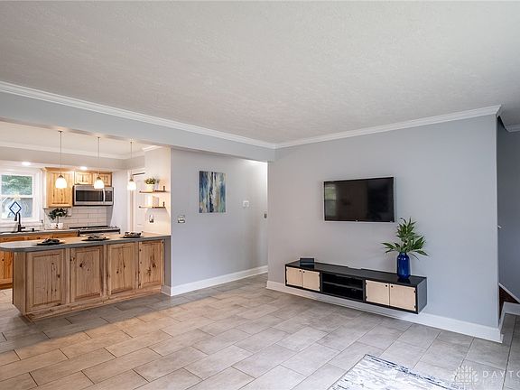 4th image of 1031 Mendota Ct