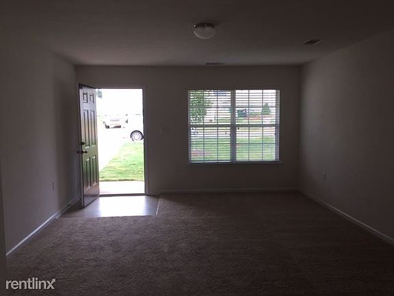 1253704_front.entrance