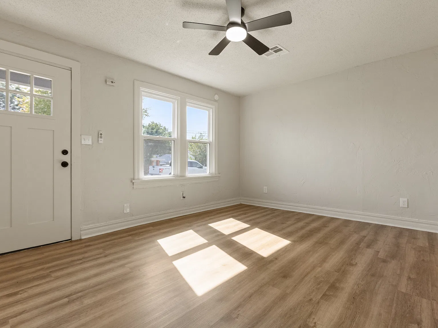 2 bed, 850 sqft, $1,150 — Photo 3