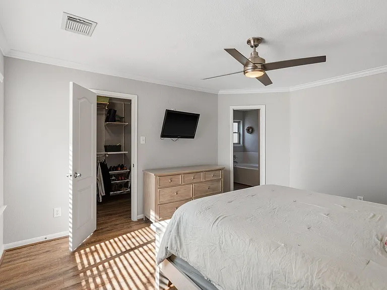 9426 Coatsworth Dr — Photo 6