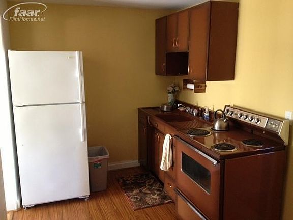 4th image of 536 W Shiawassee St