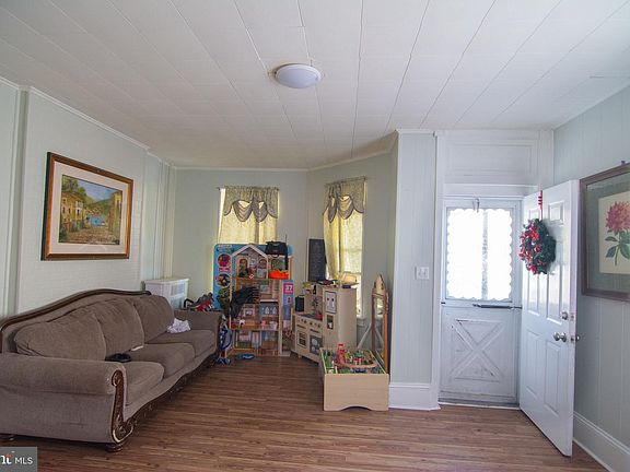 2nd image of 219 Park Ln