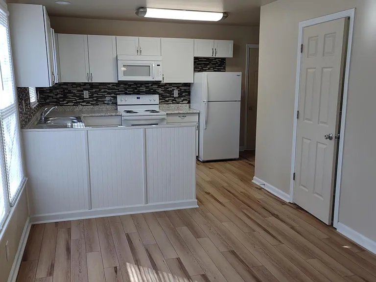2911 Velden Dr — Photo 10