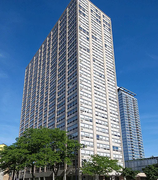Exterior view of 2101 S. Michigan Apartments