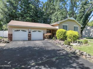 4 Madigan Ln, Manalapan, NJ 07726