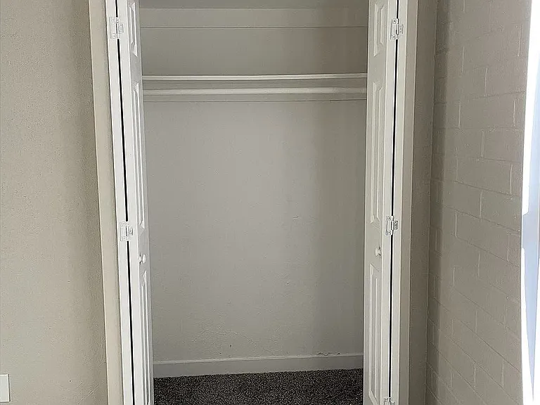 bedroom_3_Closet_758835
