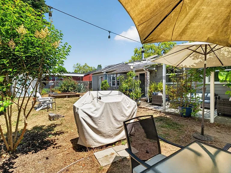 2039 Montecito Ave — Photo 43