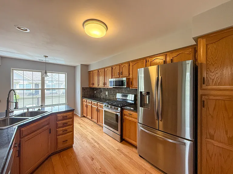 1275 Old Mill Ln — Photo 2