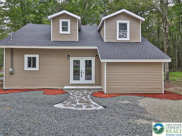 1080 Westside Dr, Newfoundland, PA 18445