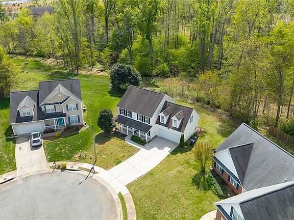 4th image of 816 Hawthorn Ridge Dr