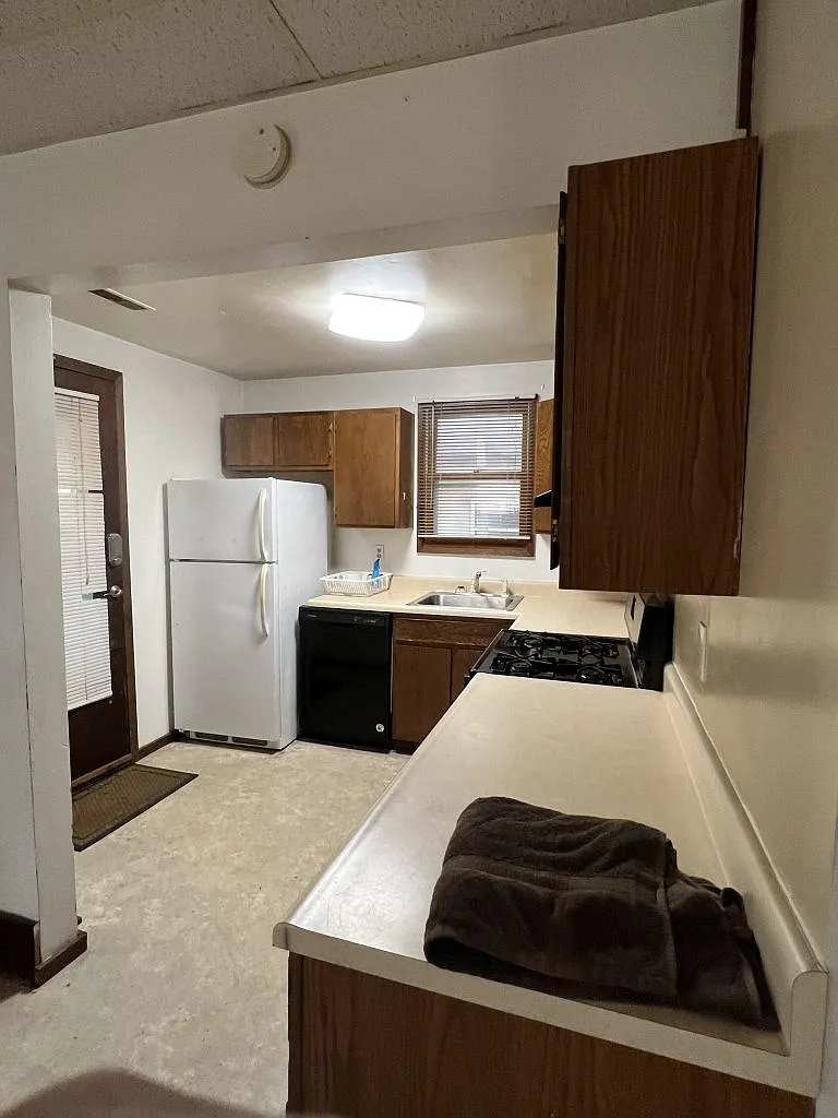 Updated Unit A Near ColumbiaComfortable Living Awaits — Photo 3