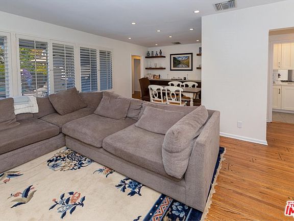 4th image of 2923 Cardiff Ave