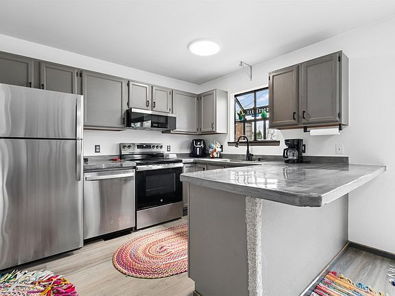 3rd image of 410 Clarke Dr APT B