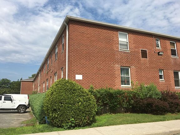 2nd image of 920 Armstrong Ave APT 1