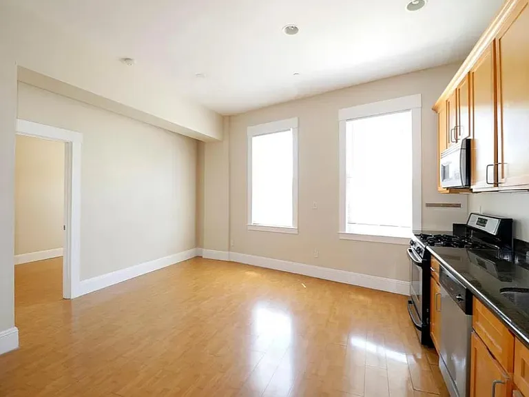 2597 Telegraph Ave #B — Photo 6