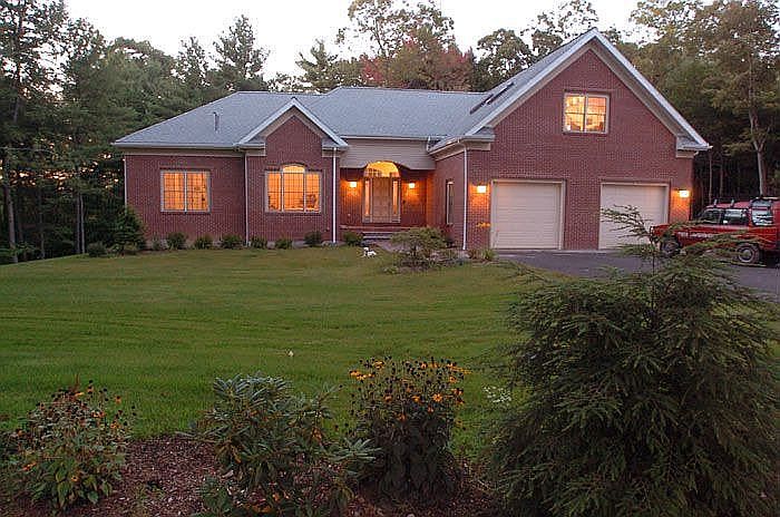 2nd image of 3 Dayton Ln