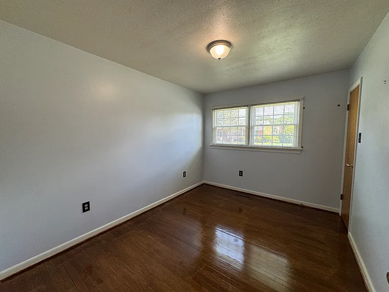 117 Southerland Dr — Photo 17