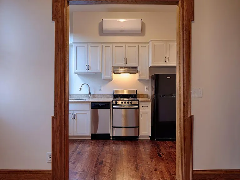 1605 Hennepin Ave #24 — Photo 3