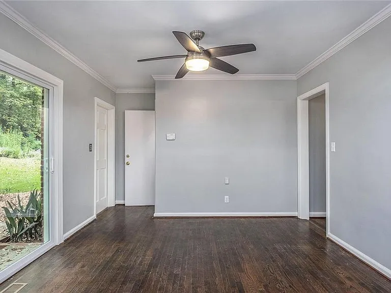 388 Lakemoore Dr NE — Photo 12