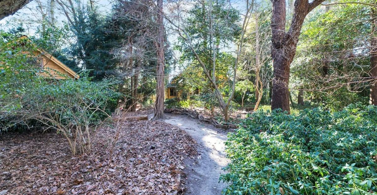  Garden Path