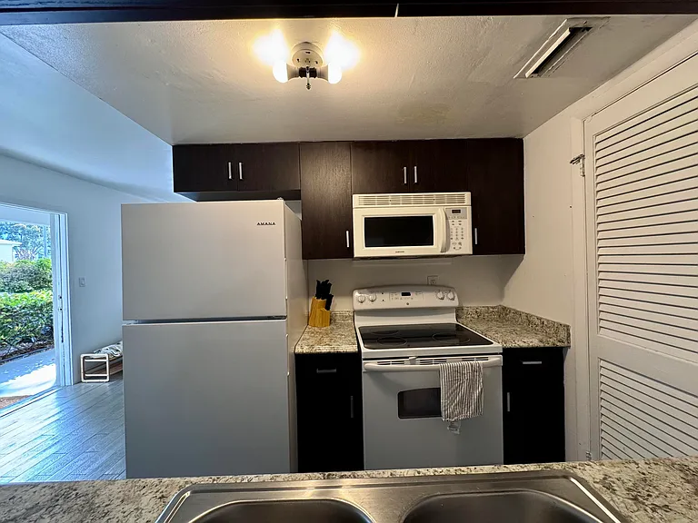 202 Lucerne Ave #12 — Photo 8