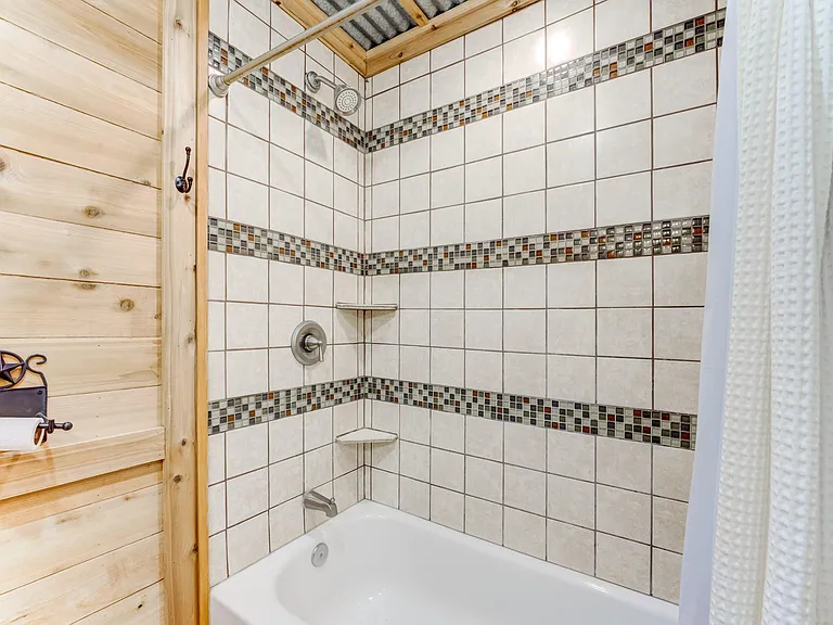4211 Surf Dr — Photo 25