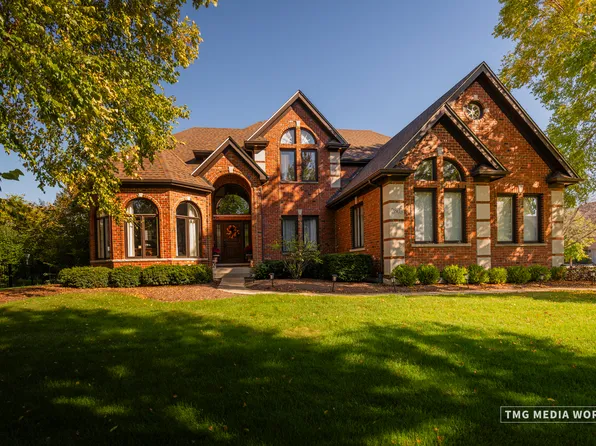 2803 Champion Rd, Naperville, IL 60564