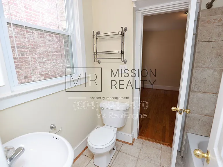1400 Bainbridge St #C — Photo 7