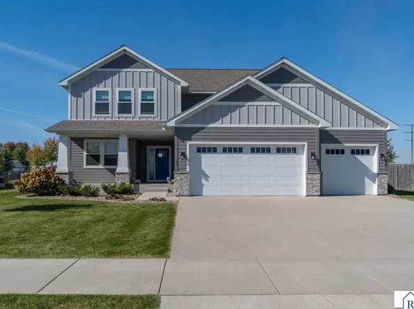 15 Prairie Ct, North Mankato, MN 56003