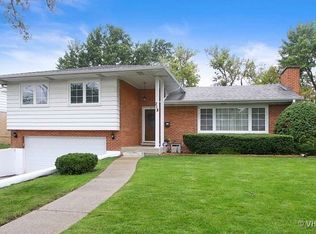 218 W Kathleen Dr, Park Ridge, IL 60068