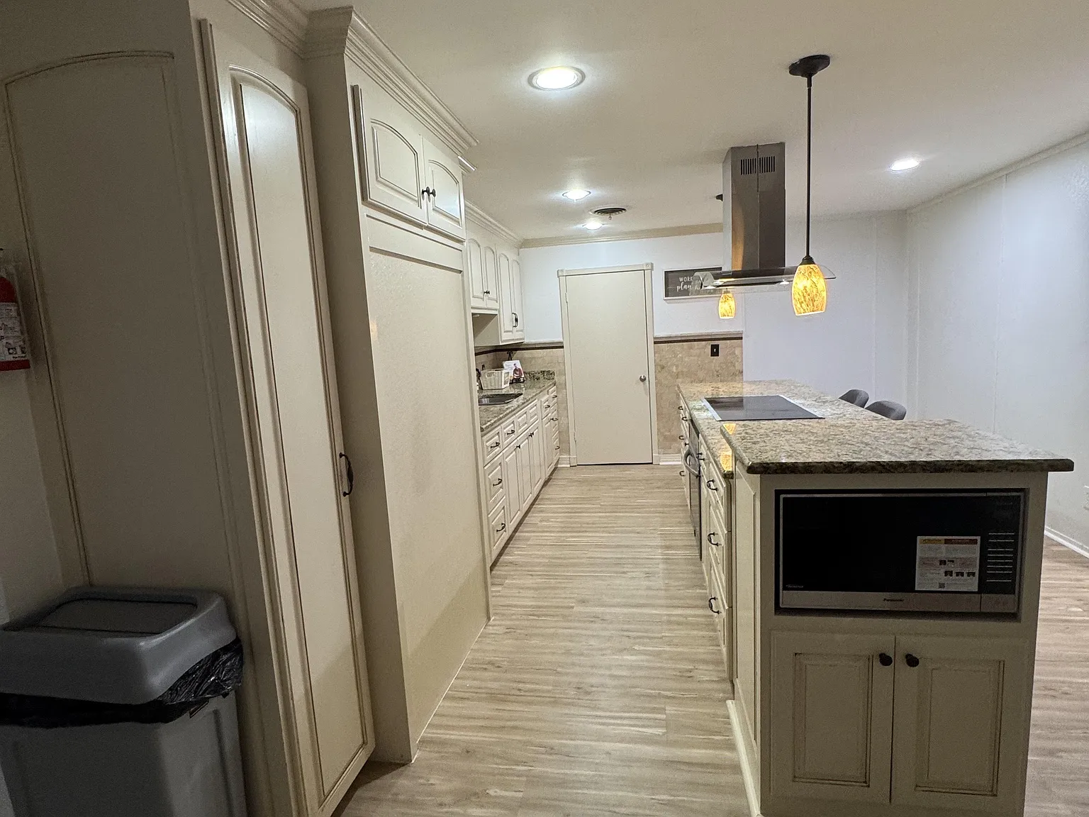 4 bed, 4.0 bath, 2000 sqft, $879 — Photo 4
