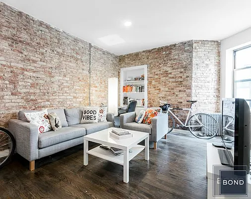 Rented by Bond New York | media 1