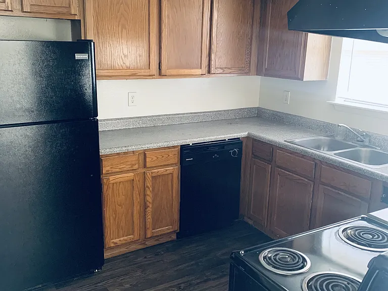 Broken Oak Townhomes — Photo 14