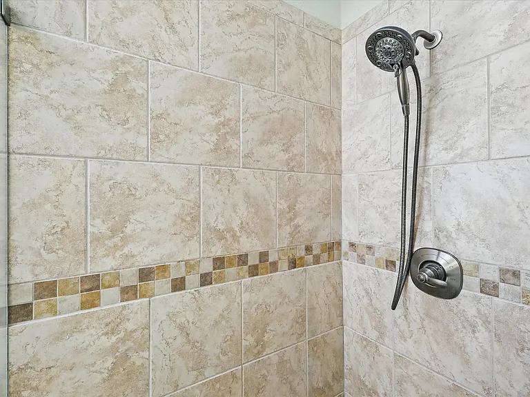 14625 Windsor Ct — Photo 44