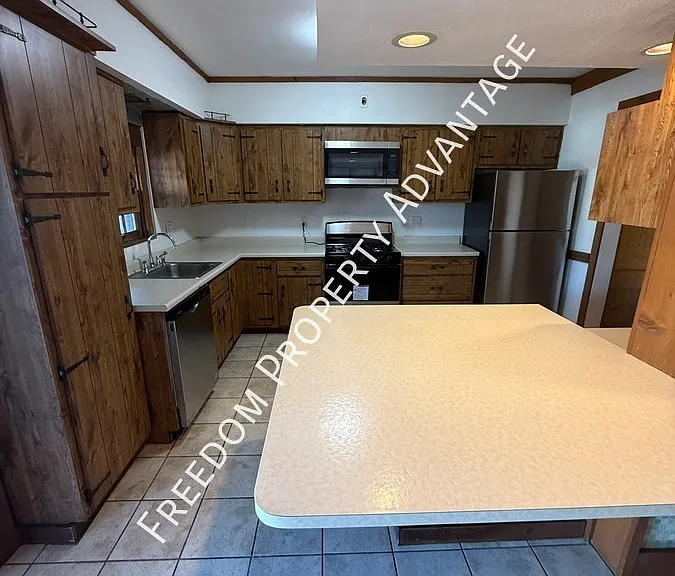 1002 Indiana Ave — Photo 11