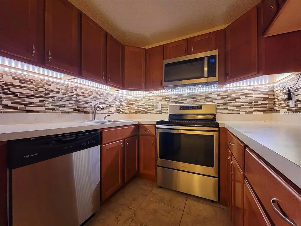 2 bed, 2.0 bath, 1025 sqft, $1,590 — Photo 4
