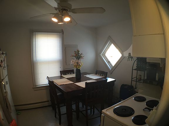 Eat-in kitchen