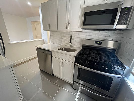 1st image of 141-30 Pershing Cres #N4n