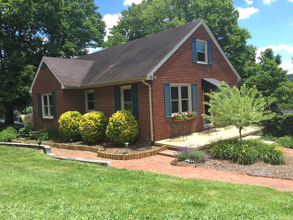 1st image of 2208 Garnett Dr