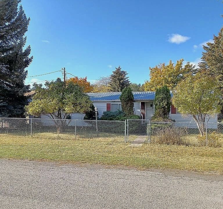 1st image of 961 3rd Ave E