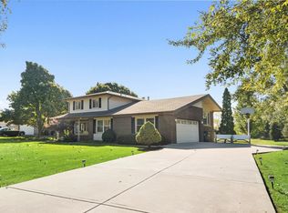 743 Crest Ave, Schaumburg, IL 60193