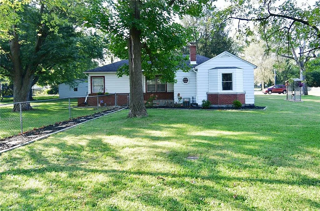 6789 Walton St photo 1