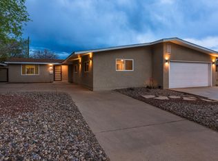 1132 Glorieta St NE, Albuquerque, NM 87112