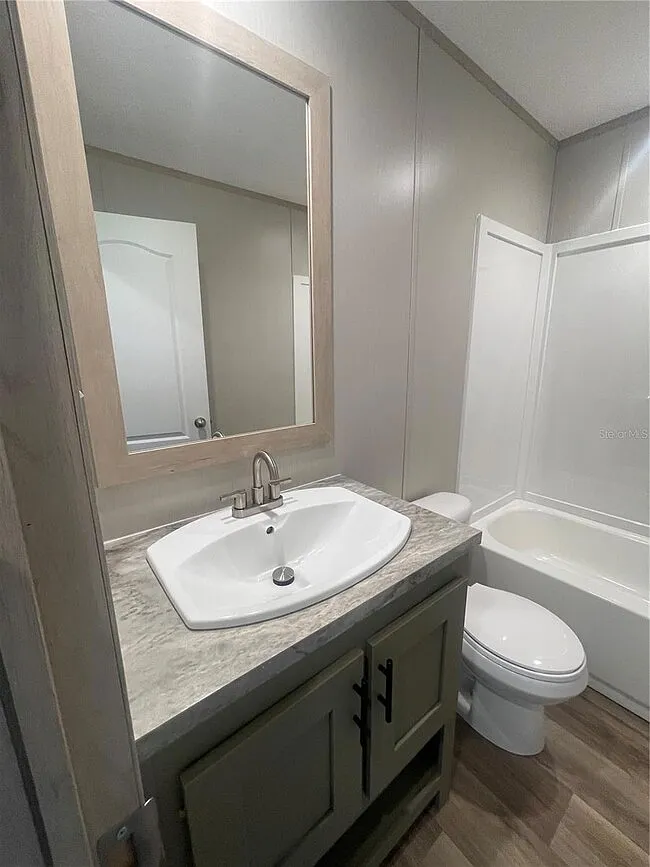 2 bed, 896 sqft, $2,600 — Photo 2