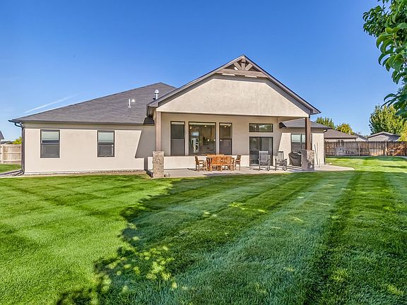 3rd image of 1692 Derby Ct