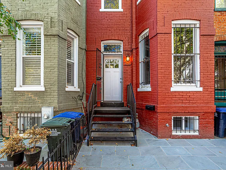 606 Q St NW — Photo 1